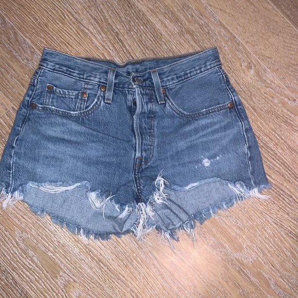 Levi cut off shorts - Picture 1 of 4